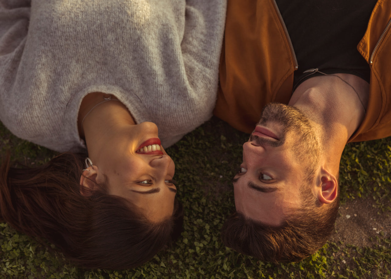 Twin Flame vs Soulmate: Key Differences, Signs, and Myths