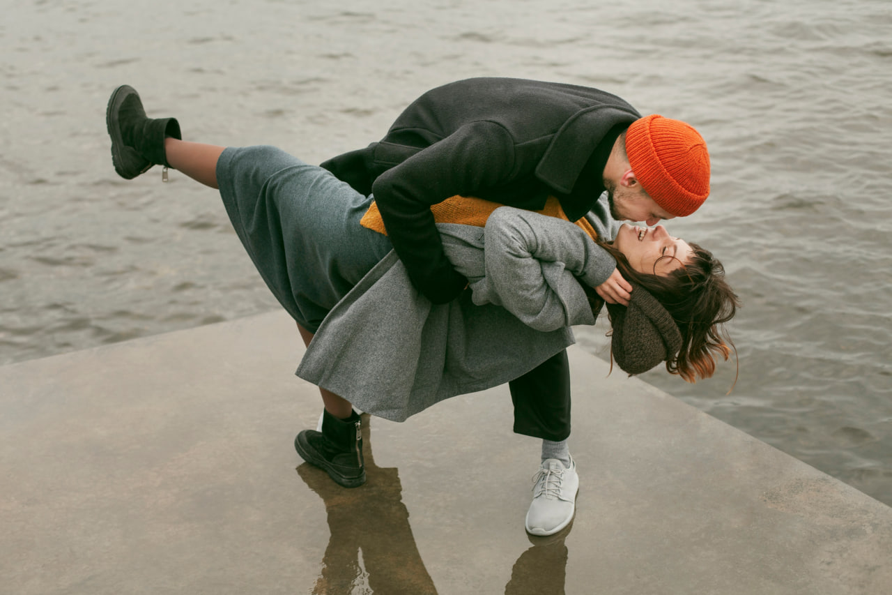 How to Impress a Girl (For Real): What Actually Works and What Turns People Off