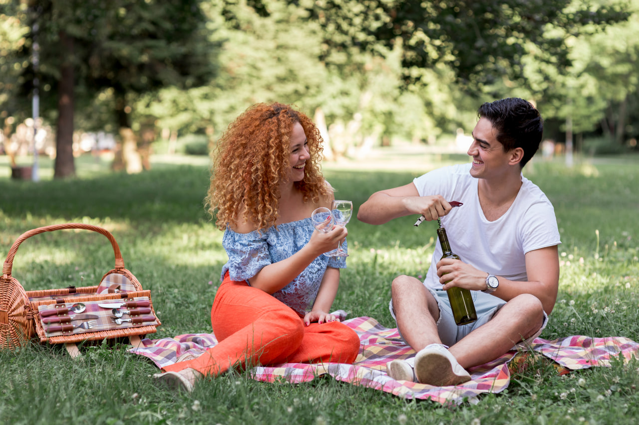 Outdoor Date Ideas: 35 Fun, Low-Pressure Dates for Any Season