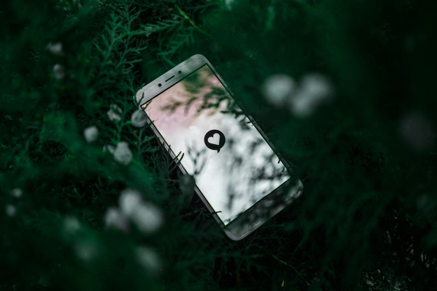 Is Online Dating Worth It in 2025? The Honest Truth About Online Dating