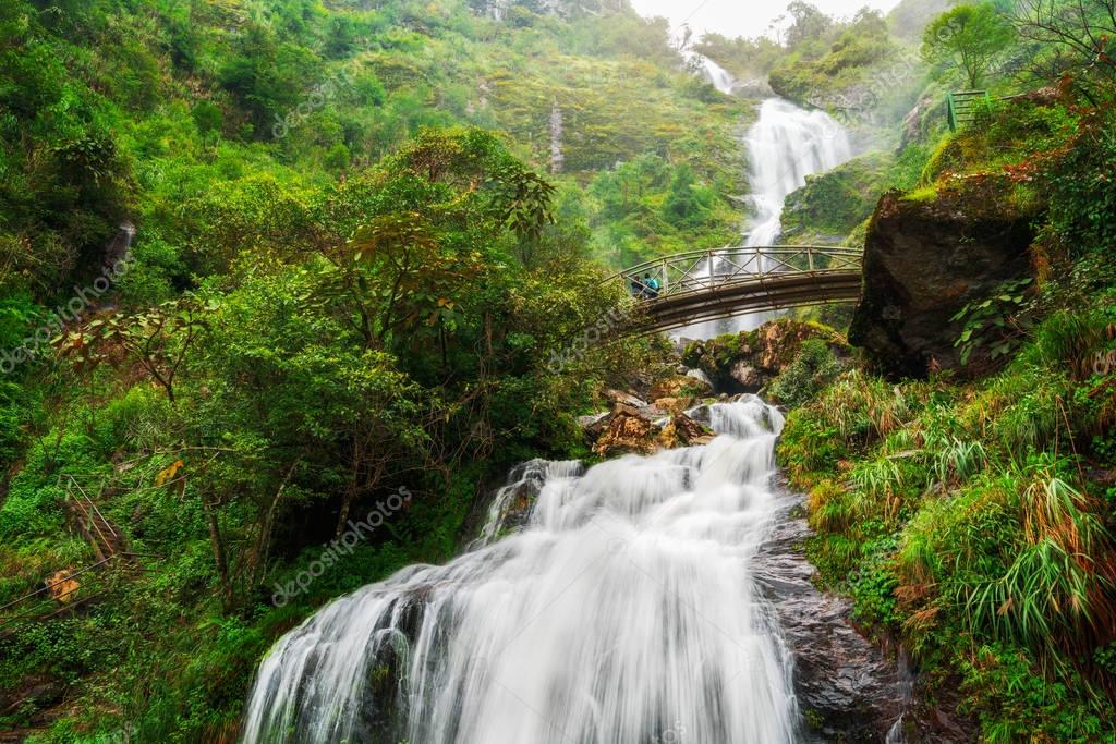 Relacionamento Online na Cachoeira da Prata