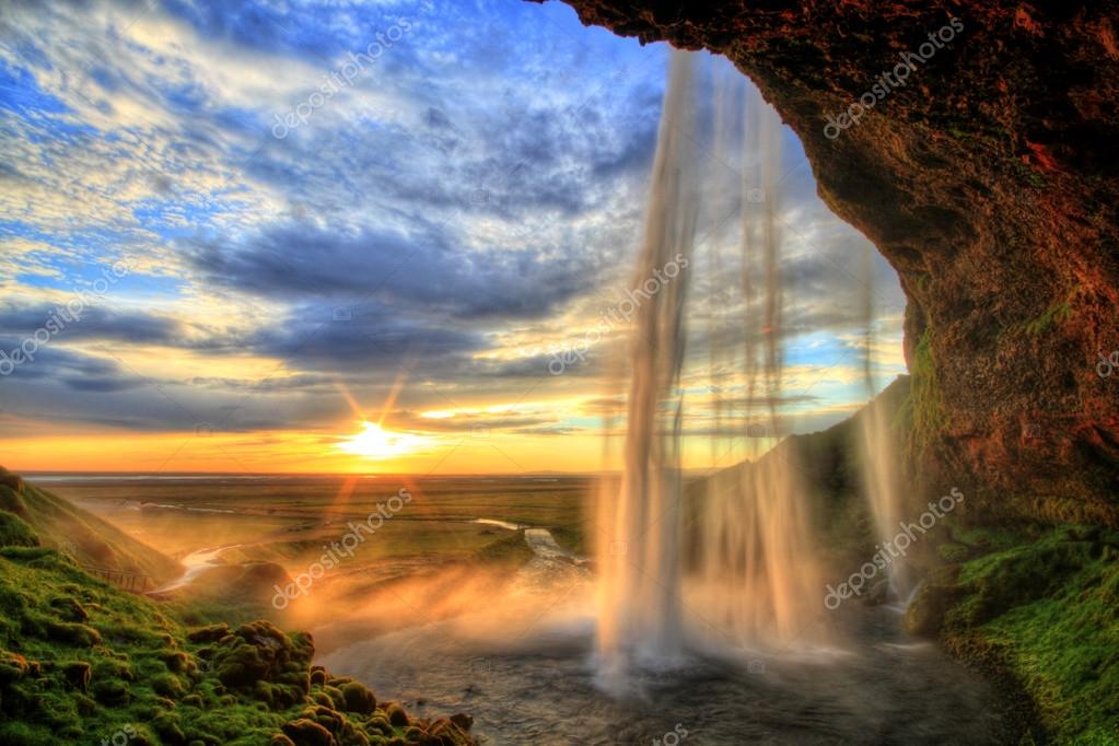 Relacionamento Online na Cachoeira Dourada