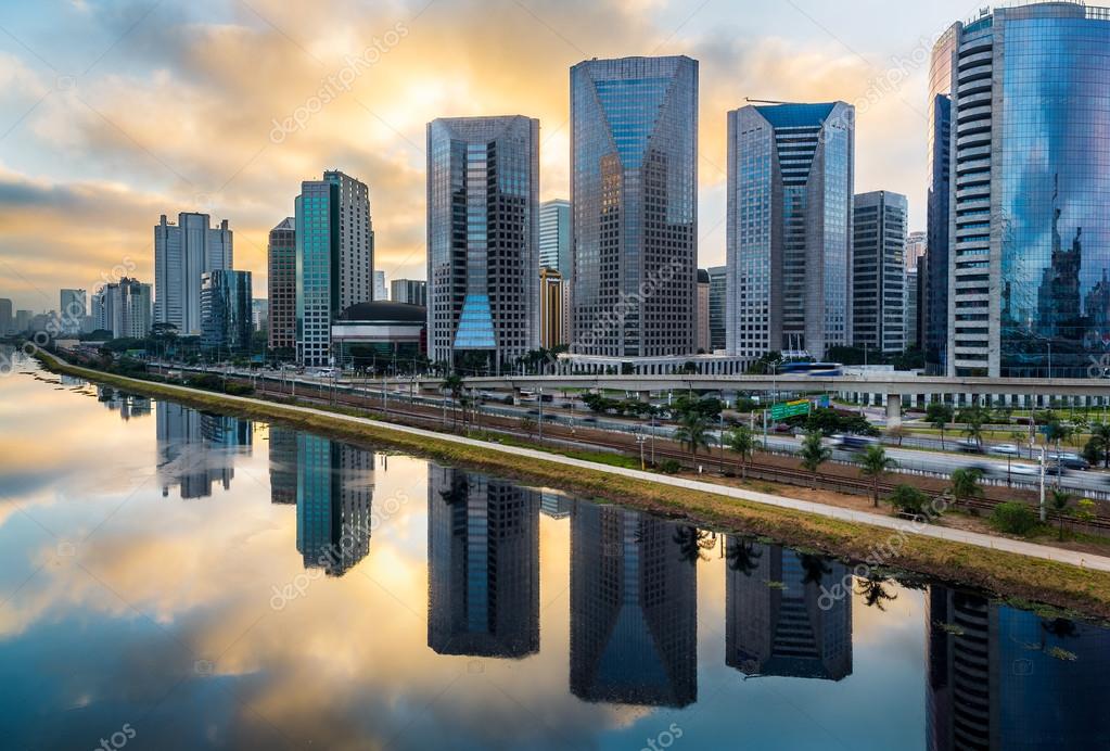 Relacionamento Online na Paulista