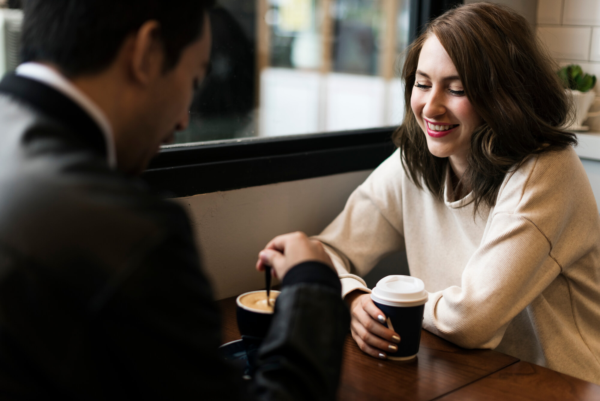 Тоp things men subconsciously notice in a woman on the first date