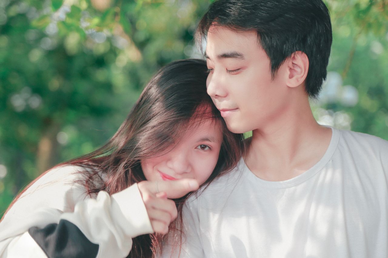 Two people meeting through a top asian dating site for a romantic date