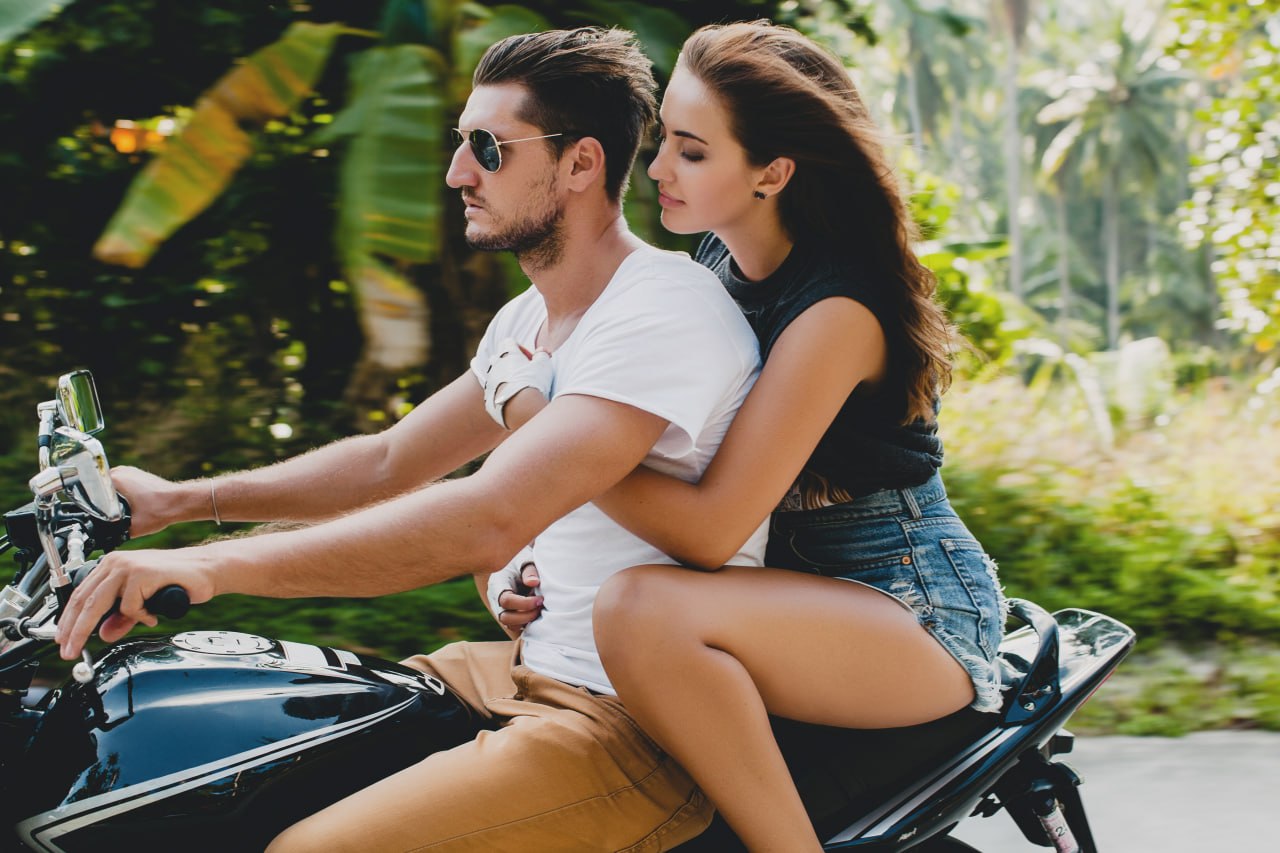 Un encuentro de enamorados que encontraron a su compañero de ruta en el sitio de citas para motociclistas Kismia.