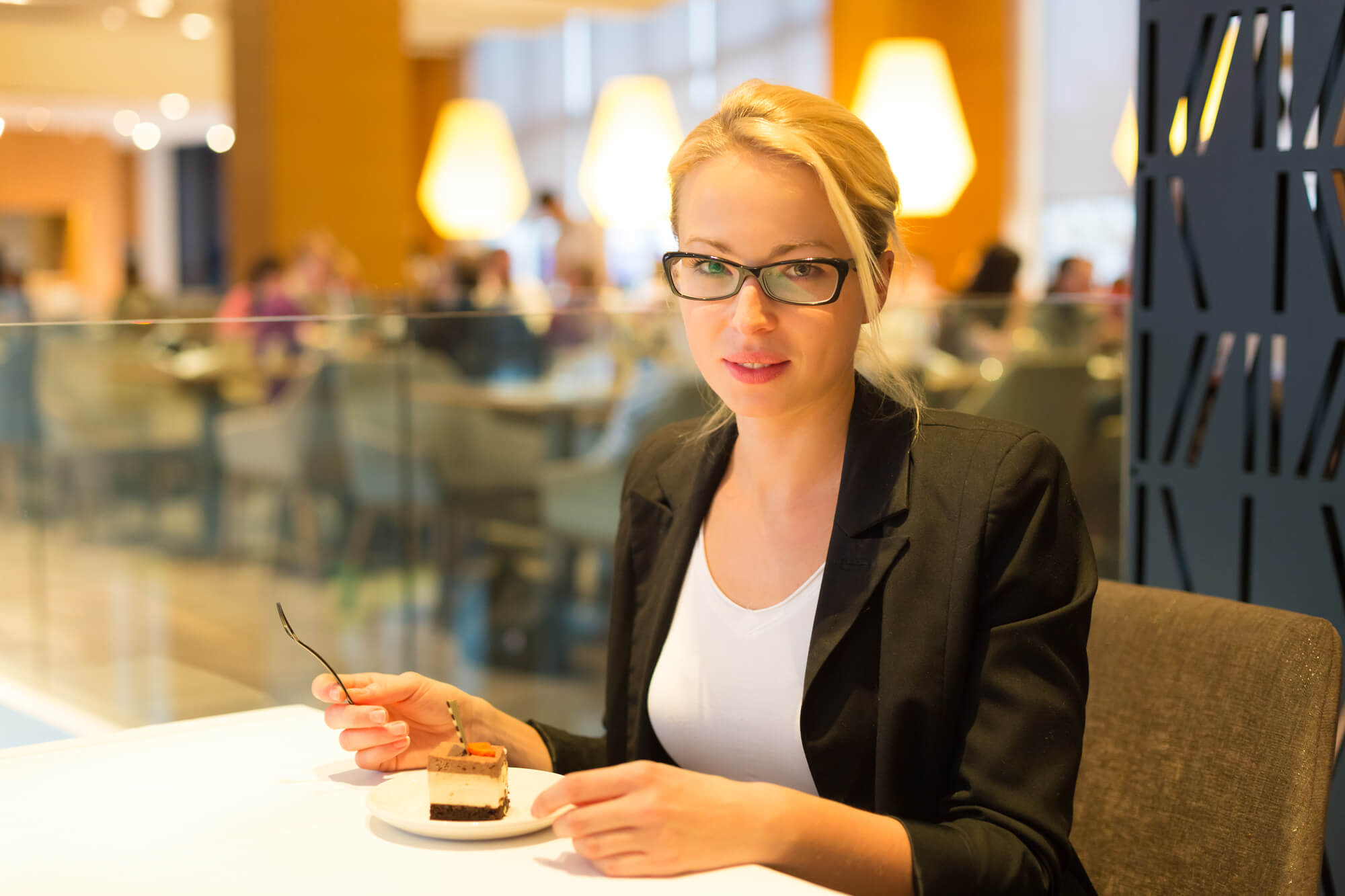 Unmarried Woman in cafe