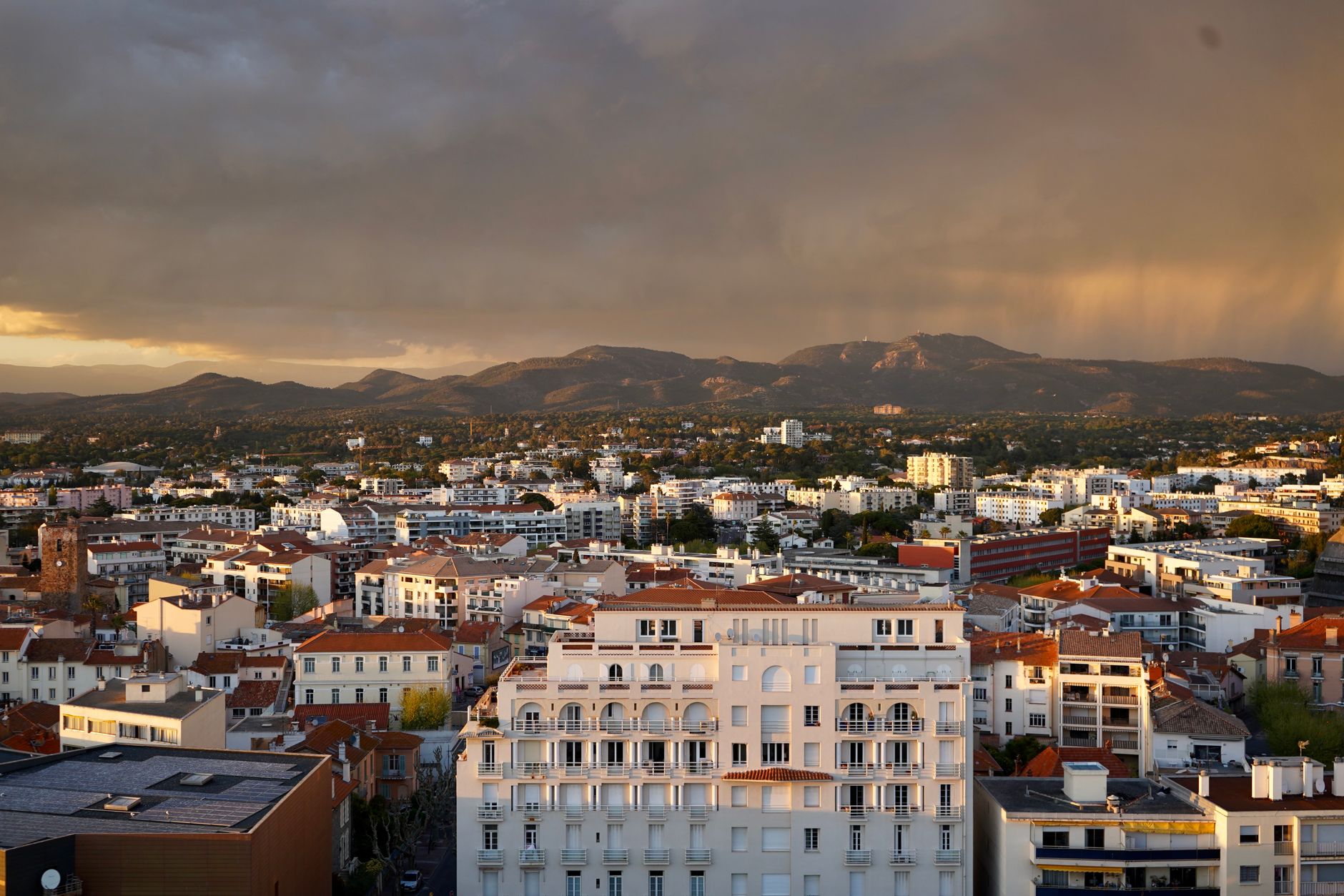 Comment fonctionne le site de rencontres à Cannes ?