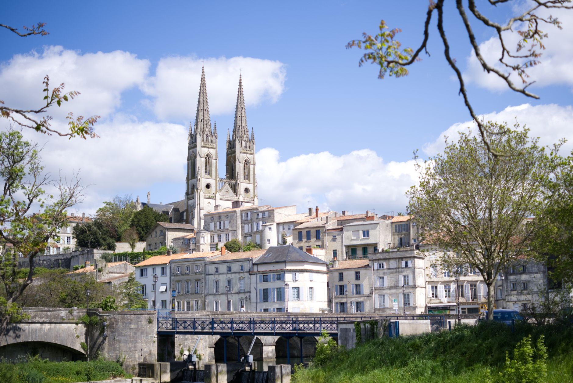 Comment fonctionne le site de rencontre à Niort pour les célibataires