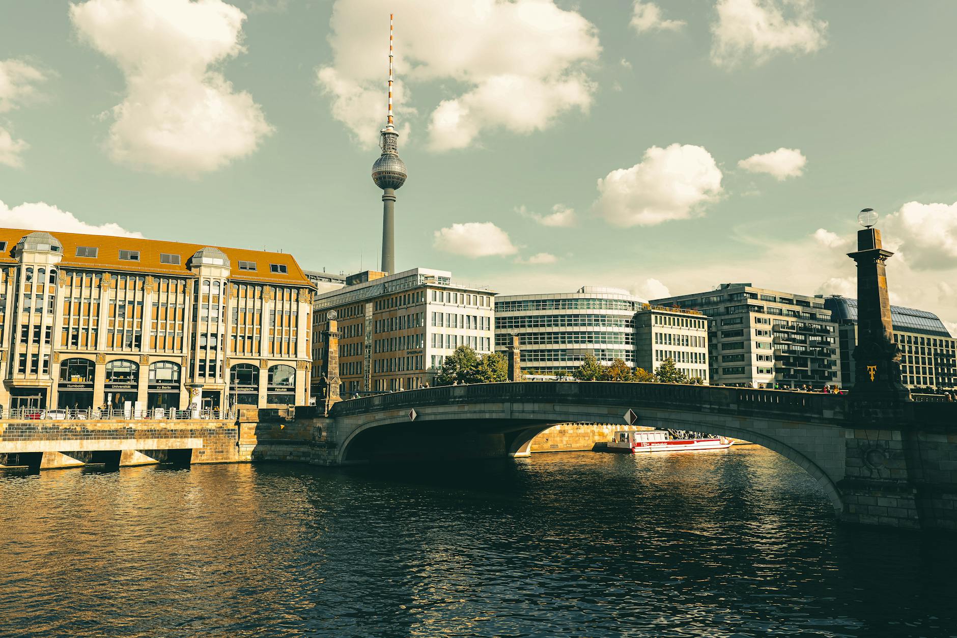 Wie kann Kismia helfen, Menschen in Land Berlin kennenzulernen?