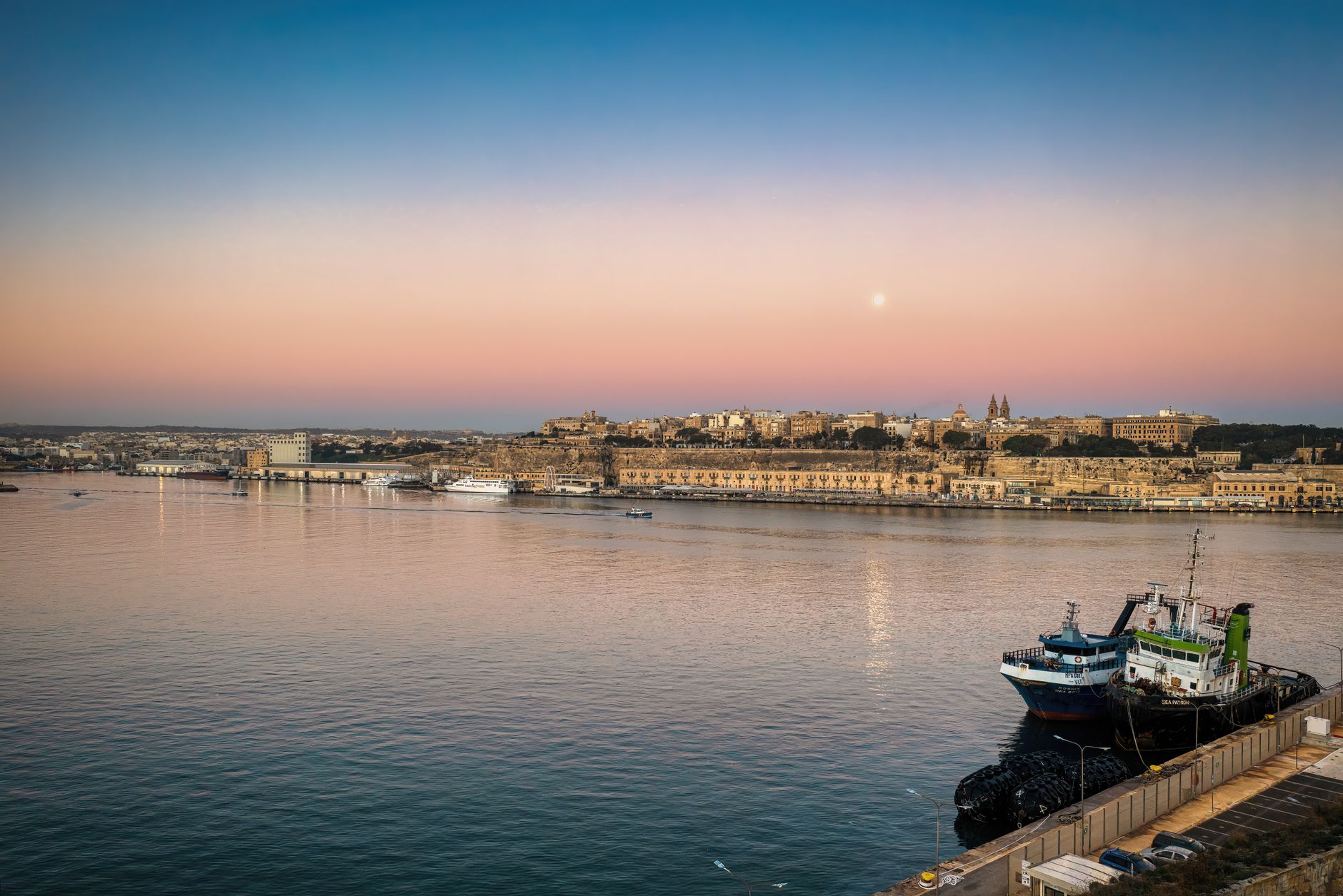 Why do people in Valletta choose online dating?