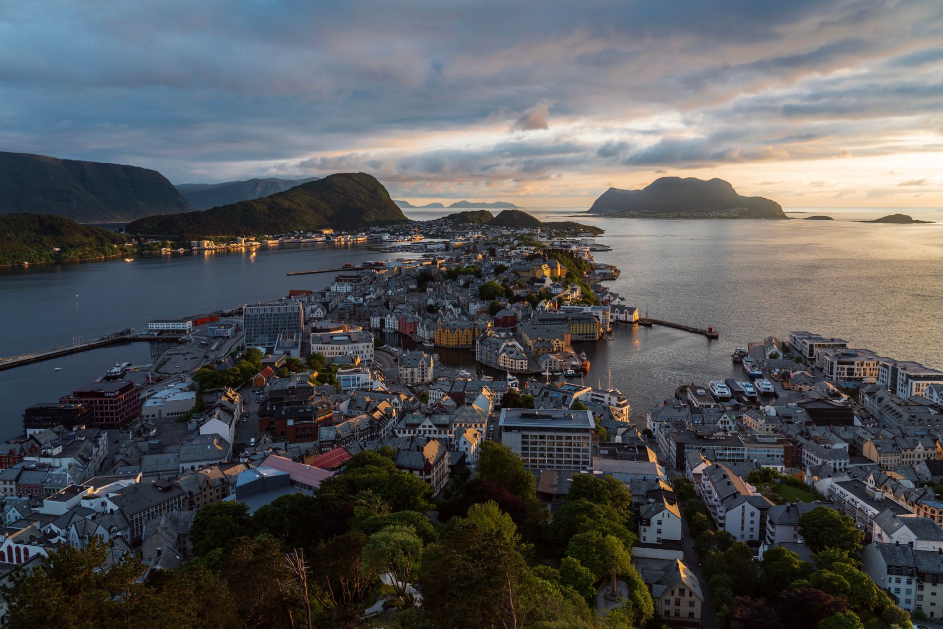 Take the first step towards dating in Ålesund
