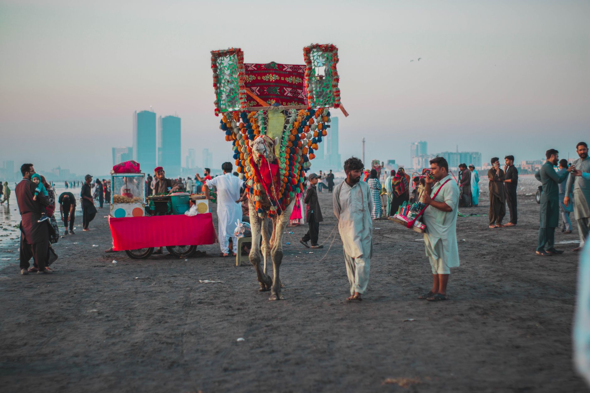 What makes Kismia popular among singles in Larkana?