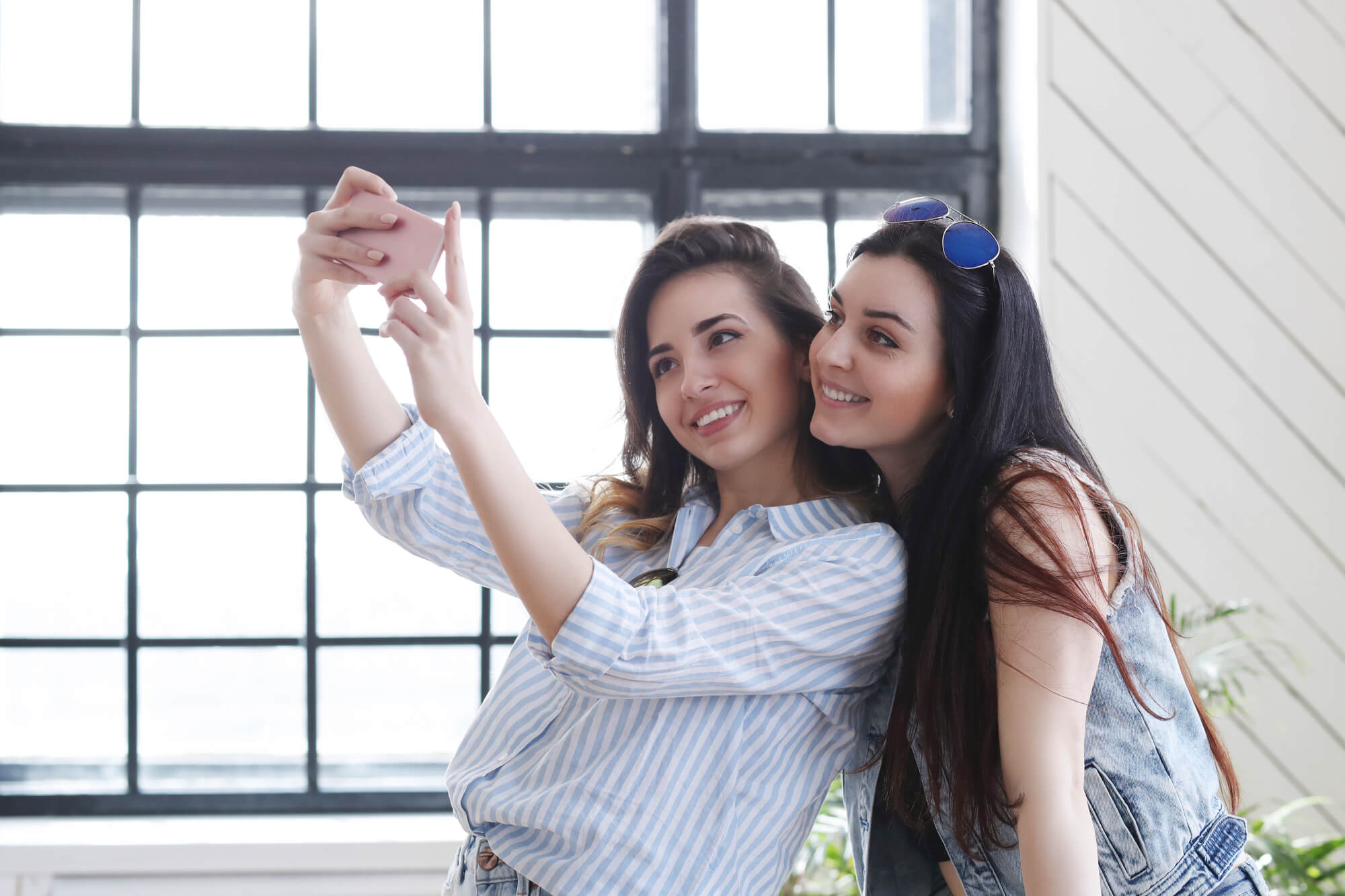 pareja de chicas lesbianas enamoradas
